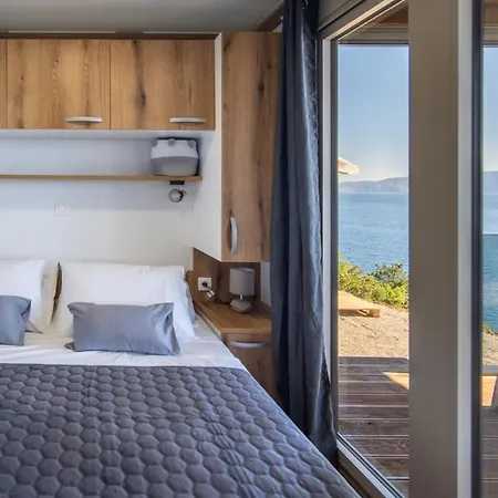Seaside Deluxe Escape At - Two Bedroom Mobile With Hot-tub Vikendica *