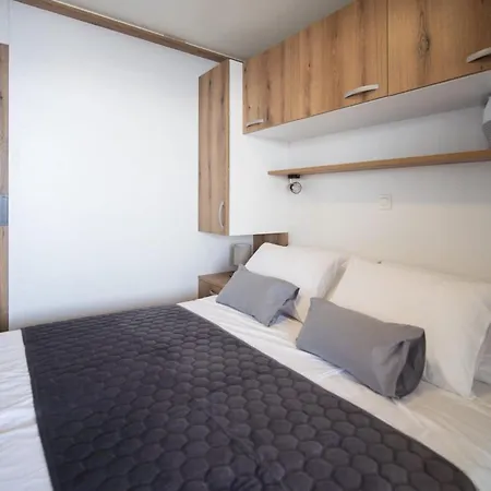 Ferienhaus Seaside Deluxe Escape At - Two Bedroom Mobile With Hot-tub