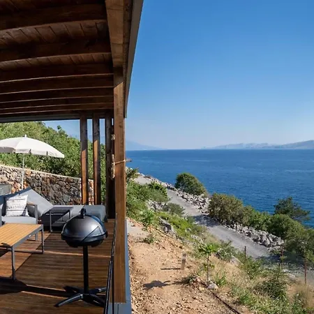Seaside Deluxe Escape At - Two Bedroom Mobile With Hot-tub 克罗诺维察