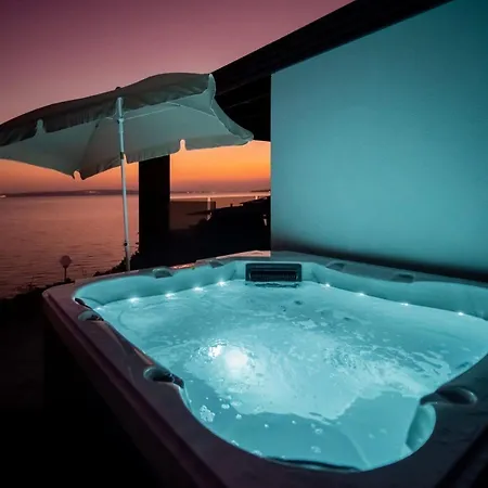 度假居 Seaside Deluxe Escape At - Two Bedroom Mobile With Hot-tub *