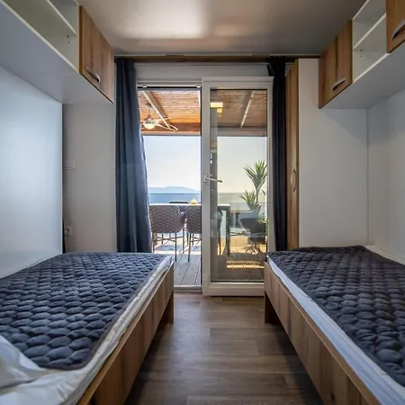 Seaside Deluxe Escape At - Two Bedroom Mobile With Hot-tub 度假居