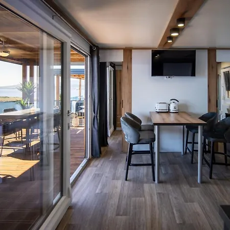 Seaside Deluxe Escape At - Two Bedroom Mobile With Hot-tub Ferienhaus Klenovica