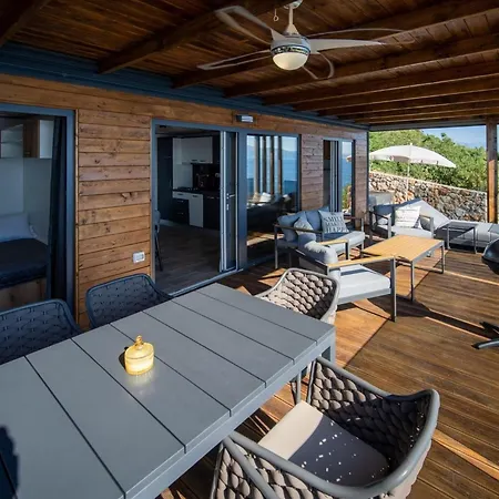 Ferienhaus Seaside Deluxe Escape At - Two Bedroom Mobile With Hot-tub Klenovica